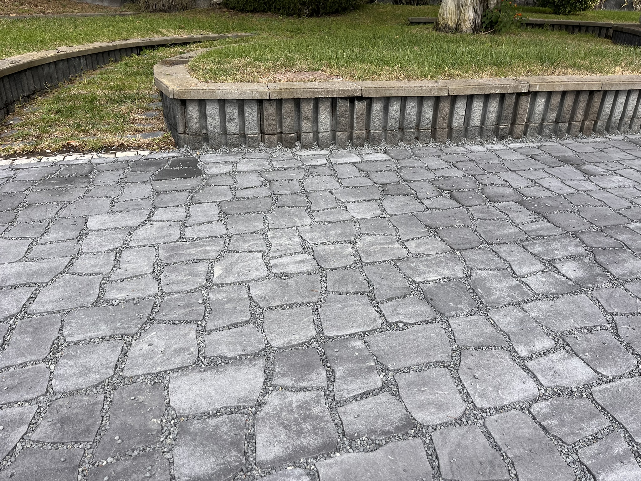 Autobloccante Grigliato Erboso Pietra